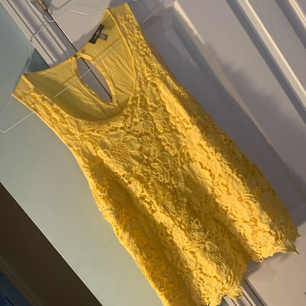 Neiman Marcus yellow cut work top. Preowned. Size M
